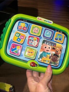 3/$20! Kids learning toys CoComelon Green Interactive Kids Learning Tablet